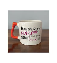 Senin En Güzel Yerin Memelerin Baskılı Sarı Kulplu Prime Kupa - Komik Hediye Bardak Fincan Mug