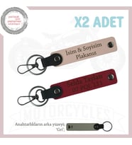 Arkadaşa Hatıra Hediye, Plaka ve İsim Yazılı 2’li Deri Anahtarlık Takımı, Yavruağzı-Kırmızı-Gr (Çok Renkli)