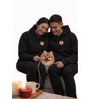 Sevgililer Günü Özel Pomeranian Figürlü Unisex Siyah Hoodie – Patili Aşk Temalı Kapüşonlu Sweatshirt