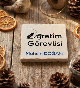 Kişiye Özel Öğretim Üyesi Bardak Altlığı Öğretmenler Günü Hediyesi (Krem)