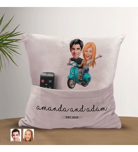 BK Gift Kişiye Özel Sevgililer Karikatür Tasarımlı Organizer Kumanda ve Atıştırmalık Cepli Pembe Kırlent Yastık-99 Arkadaşa Hediye, Cepli Yastık