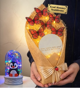 Kişiye Özel Led Işıklı, Aynalı Kırmızı Kelebek Buketi ve Renkli Işıklı Penguenli Fanus