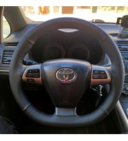 DİKİŞLİ DİREKSİYON KILIFI SİYAH DERİ NOKTALI DERİ SİYAH DİKİŞLİ TOYOTA AURİS İÇİN