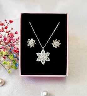 925 Ayar Gümüş Baget Taşlı Lotus Çiçeği Kolye & Küpe Takı Seti