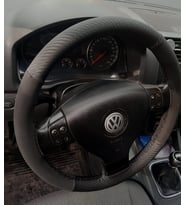 DİKİŞLİ DİREKSİYON KILIFI KARBON NUBUK DERİ SİYAH DİKİŞLİ VW GOLF PASSAT FOTODAKİ DİREKSİYON