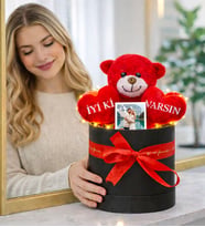 Kişiye Özel Fotoğraflı İyi ki Varsın Tasarımlı Peluş Ayıcık Buketi (Kırmızı)