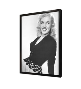 Marilyn Monroe Siyah Kıyafetiyle Çerçeveli Mdf Tablo