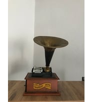 DEKORATİF METAL GRAMOFON ÇEKMECELİ