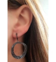 Kahverengi granat taşlı gümüş rose lüks küpe