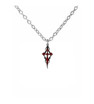Kırmızı Sacina Gotik Haç Figürlü Unisex Kolye – 60 cm Zincirli, Metal Gotik ve Alternatif Stil Takı (Gümüş)
