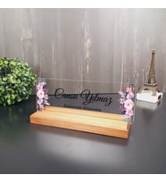 Kişiye Özel Modern Çiçek Tasarımlı Masa İsimliği