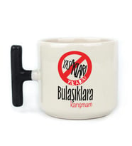 Yasakları Yıkarım Bulaşıklara Karışmam Baskılı Siyah Kulplu T Kupa