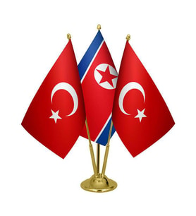 Masa Üstü Kuzey Kore Bayrağı Türk Bayrağı Üçlü Pirinç Direk Masa Bayrak Seti