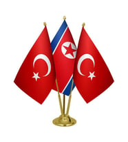 Masa Üstü Kuzey Kore Bayrağı Türk Bayrağı Üçlü Pirinç Direk Masa Bayrak Seti