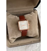 Vintage Esintilerle Modern Tarz: Retro Kol Saati: Çelik Kadın Kol Saatleri Kurumsal Faturalı Özel Kutusunda Gönderilecektir Şık ve Sınırlı Sayıda Hediyelik Ürün Resmi Garantili İndirimli Kampanyalı Avantajlı Kuponlu ve Ucuz Hediyelik Sürpriz Ürün