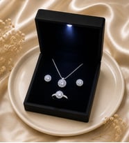 Premium Işıklı Kutuda 925 Ayar Gümüş Tektaş Kolye & Küpe & Ayarlanabilir Yüzük Kadın Takı Seti