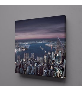 BİNALAR ARASINDAKİ DENİZ MANZARASI KANVAS TABLO 120x120cm (Karışık)