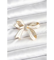 Beyaz Renk Fiyonk Model Broş 5886 - HPSBYI7902-3862