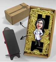 BK Gift Hediye Kutusunda Kişiye Özel Kadın Doktor Karikatürlü Ahşap Biblo Telefon Standı-1