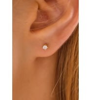 MOOM MÜCEVHERAT 14 Ayar Altın Tragus Küpe Tırnaklı Tektaş Vidalı
