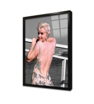Marliyn Monroe Sırt Dekolteli Çerçeveli Cam Tablo