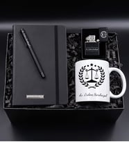 Avukatlara Özel Siyah Defter & Siyah Mat Roller Kalem & Adalet Temalı Kupa & Zippo Tarzı Çakmak Hediye Seti