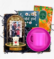 Fotoğraflı İsimli ve Işıklı Fanus & Pembe Kahve Fincanı Hediye Seti  Kişiye Özel Premium Set (Model 5)