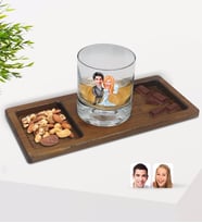 BK Gift Kişiye Özel Evleniyoruz Karikatürlü Viski Bardağı ve Doğal Masif Ahşap Dikdörtgen Sunum Tabağı Çerezlik Hediye Seti-5