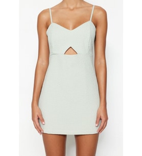 Kadın Moda Boru Paça Kalp Yaka Ekose Kareli Desen Kısa Pencere Detaylı Askılı Mini Dokuma Tulum