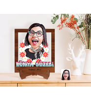 BK Gift Kişiye Özel Anneler Günü Temalı Dünya Güzeli Karikatürlü Ahşap Standlı 3D Biblo-1 (Beyaz)