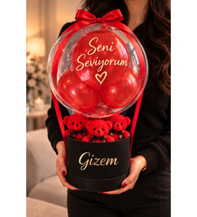 Kişiye Özel İsim Baskılı Siyah Silindir Kutuda Love Kırmızı Ayıcıklı Balon Kutusu