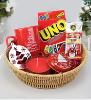 Mini Hasır Sepetli Mutlu Yıllar Kupa & UNO Kart Oyunu & Yılbaşı Temalı Metal Kutulu Mum & Tek İçimlik Salep & Yılbaşı Ağacı Süsü Hediye Seti