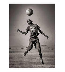 Futbol Oynayan Afrikalı Çocuk Modern Ahşap Tablo