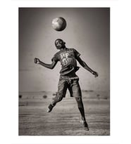 Futbol Oynayan Afrikalı Çocuk Modern Ahşap Tablo