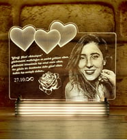 Kadın Arkadaşa Özel Hediye  Kişiye Özel Fotoğraflı 3D Lamba (Beyaz)