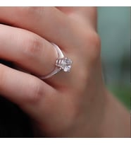 Starlight Diamond Yuvarlak Kesim Tek Taş Gümüş Yüzük