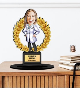 Kişiye Özel Karikatürlü Yılın Doktoru Ahşap Oscar - Masaüstü Biblo