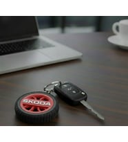 Skoda Uyumlu Özel Tasarım Araba Anahtarlığı - Premium Hafif ve Dayanıklı Anahtarlık (Kırmızı)