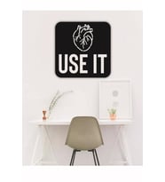 Use It Heart Kalbini Kullan Duvar Tablosu Ahşap Duvar Yazısı Lazer Duvar Süsü (Siyah - Beyaz)