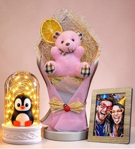 Kişiye Özel 3'lü Hediye Seti Peluş Ayıcık Buketi, Fotoğraf Çerçevesi ve LED Işıklı Penguenli Fanus