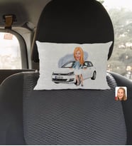 BK Gift Kişiye Özel Plakalı Kadın Volkswagen Golf Karikatürlü Dikdörtgen Araç Koltuk Yastığı-1