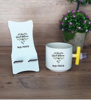 Yeni Yıl Hediyesi Sepeti Kupa Bardak T Kulplu ve Ahşap Telefon Standı Yılbaşı Hediyesi (Model 5)