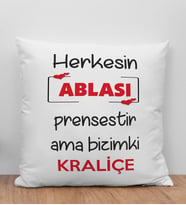BK Gift Herkesin Ablası Prensestir Ama Bizimki Kraliçe Tasarımlı Beyaz Kırlent Yastık, Ev Hediyesi, Doğum Günü Hediyesi