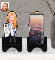 BK Gift Kişiye Özel Kadın Göz Doktoru Karikatürlü Ahşap Biblo Telefon Standı-1