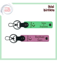 Veda Hediyesi – Ayyıldız ve Türkiye Desenli, Kişisel İsimli Anahtarlık Seti, Fıstık Yeşil-Pembe