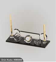 KİŞİYE ÖZEL KRİSTAL SAATLİ NOT TUTUCULU KALEMLİ MASA İSİMLİĞİ (Siyah)