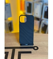 iPhone 15 Uyumlu Kaymaz Tırtıklı Dokulu Mat Kılıf (Siyah)