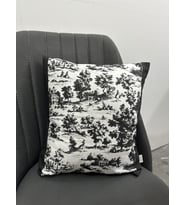Toile De Jouy Monet Kırlent Kılıfı 43x43 cm  %100 Pamuk Dijital Baskılı  Country Tarzı Fransız Dekoratif Yastık Kılıfı (Siyah)