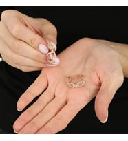 Beyaz Zirkon Taşlı Diamond Cut Tasarım Rose Renk 925 Ayar Gümüş Kadın Küpe
