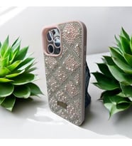 İPHONE 16 PRO MAX Lens Hediyeli  Lüx Kristaller Taşlı İçi Kadife Kaliteli Telefon Kılıfı (Pembe)